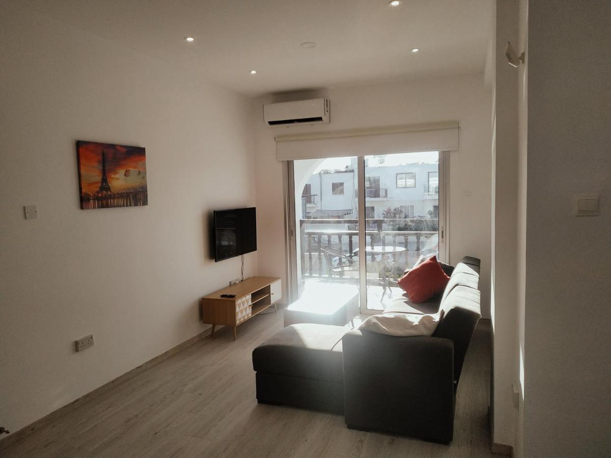 Charming Holiday Retreat Kato Paphos Apt 400M To The Beach Bagian luar foto