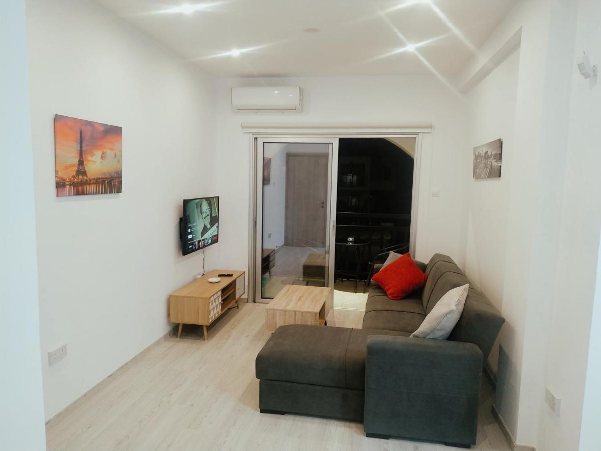 Charming Holiday Retreat Kato Paphos Apt 400M To The Beach Bagian luar foto