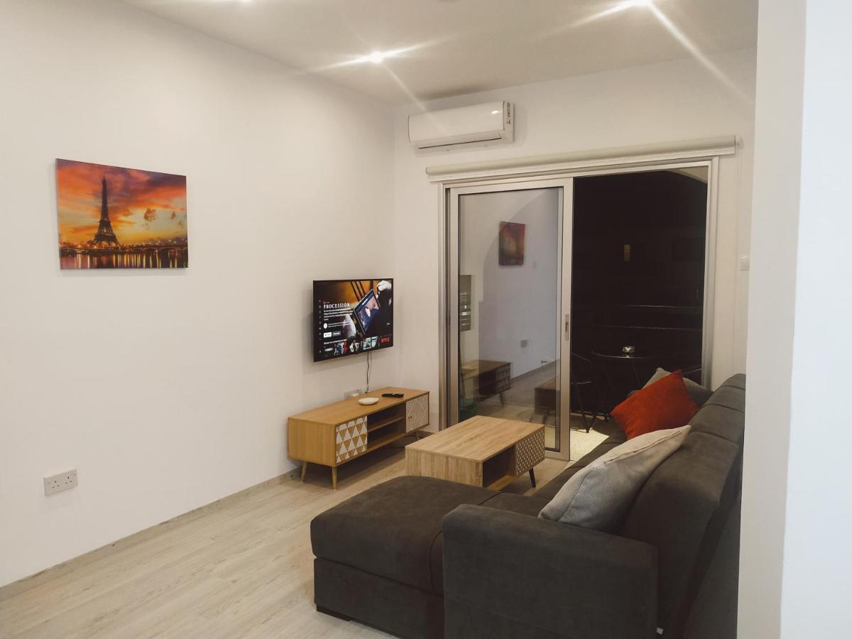 Charming Holiday Retreat Kato Paphos Apt 400M To The Beach Bagian luar foto