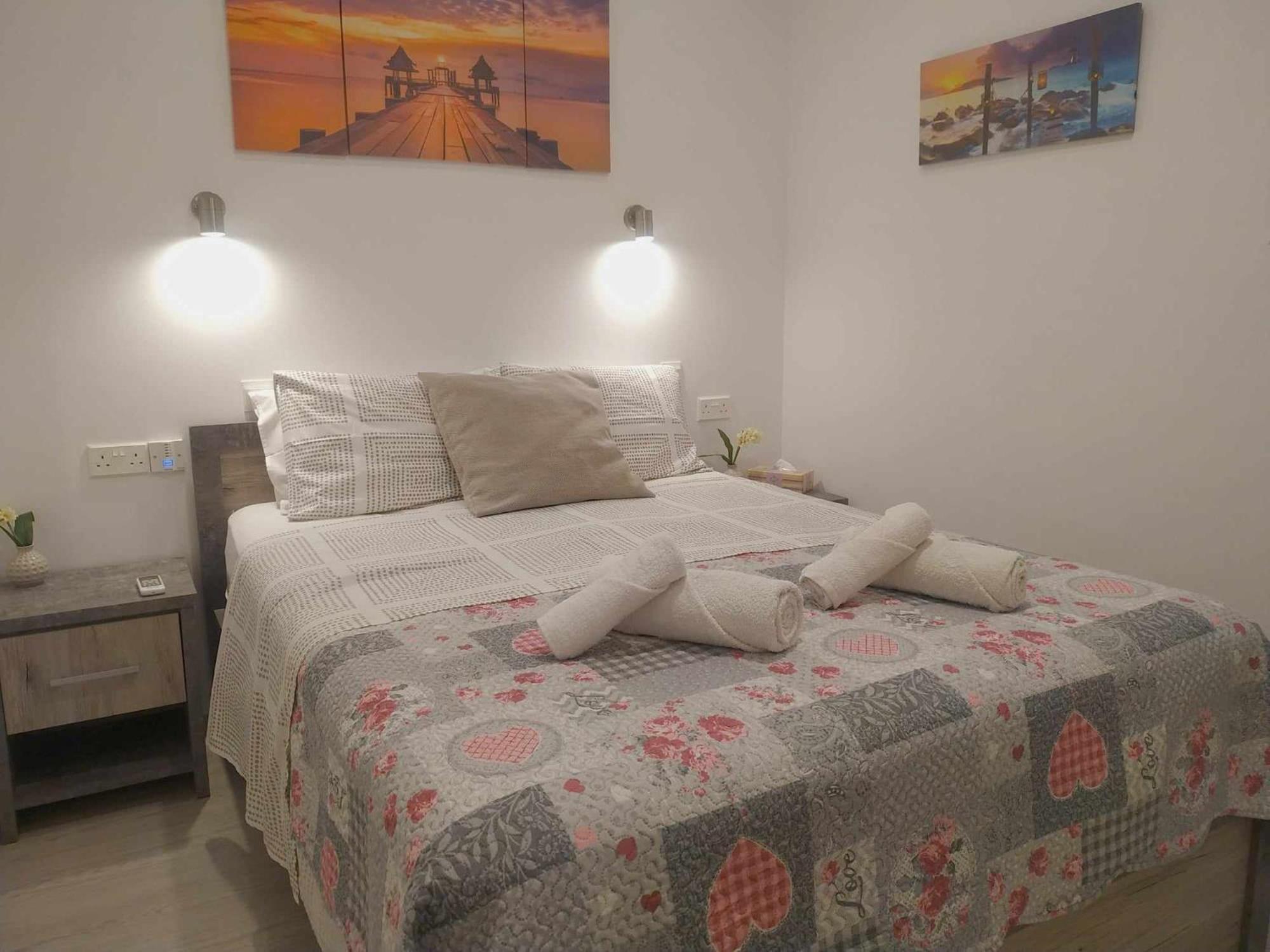 Charming Holiday Retreat Kato Paphos Apt 400M To The Beach Bagian luar foto