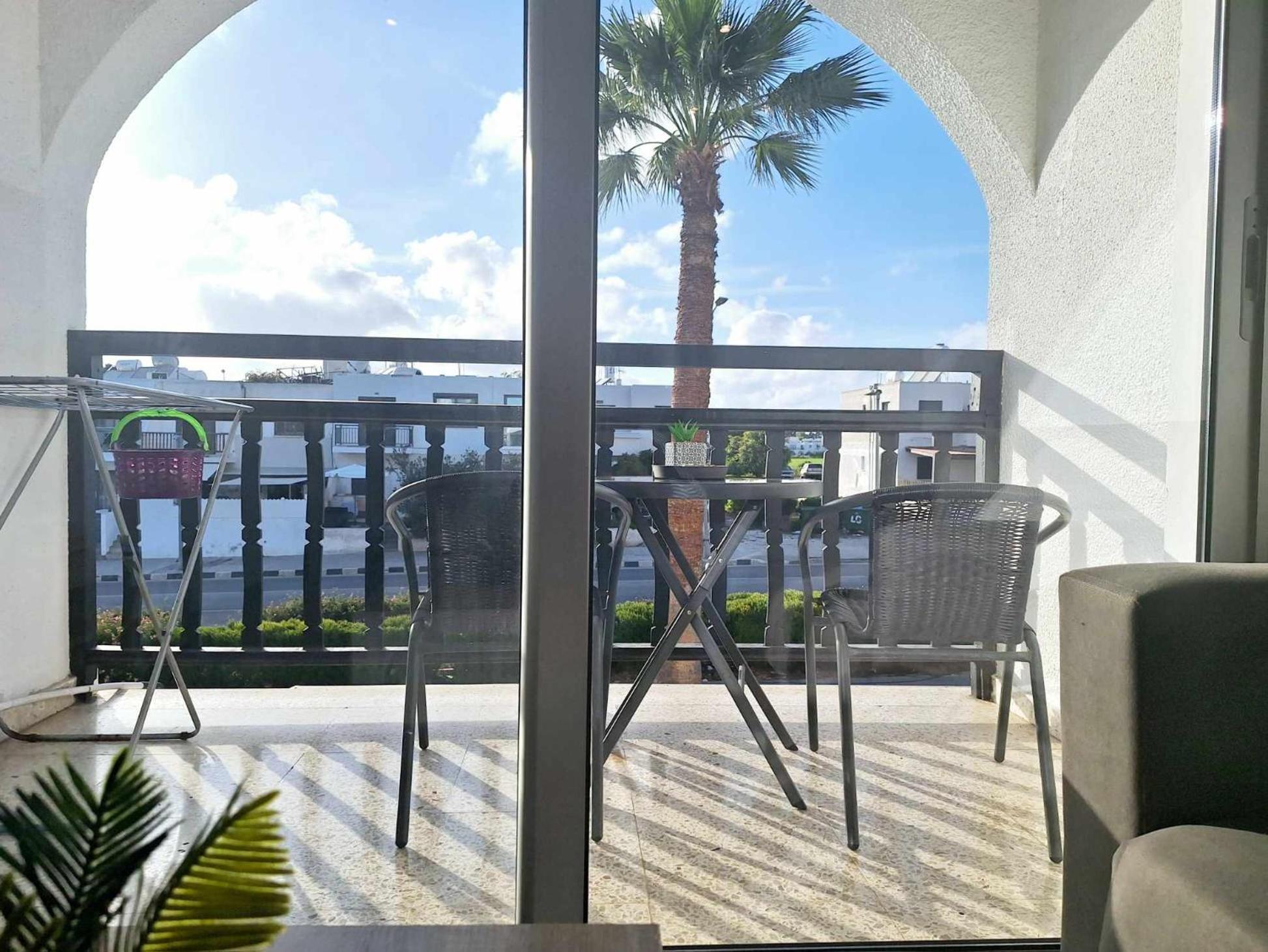 Charming Holiday Retreat Kato Paphos Apt 400M To The Beach Bagian luar foto